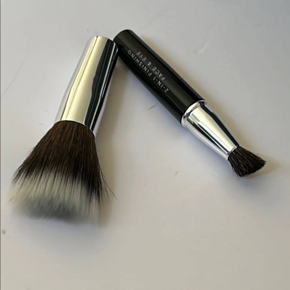 bareMinerals 2-in-1 Finishing Face & Eye Brush - Black and Silver